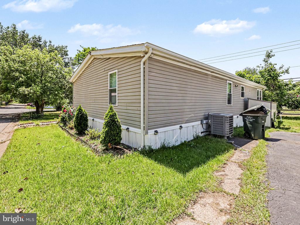 28 CASTLE CT
