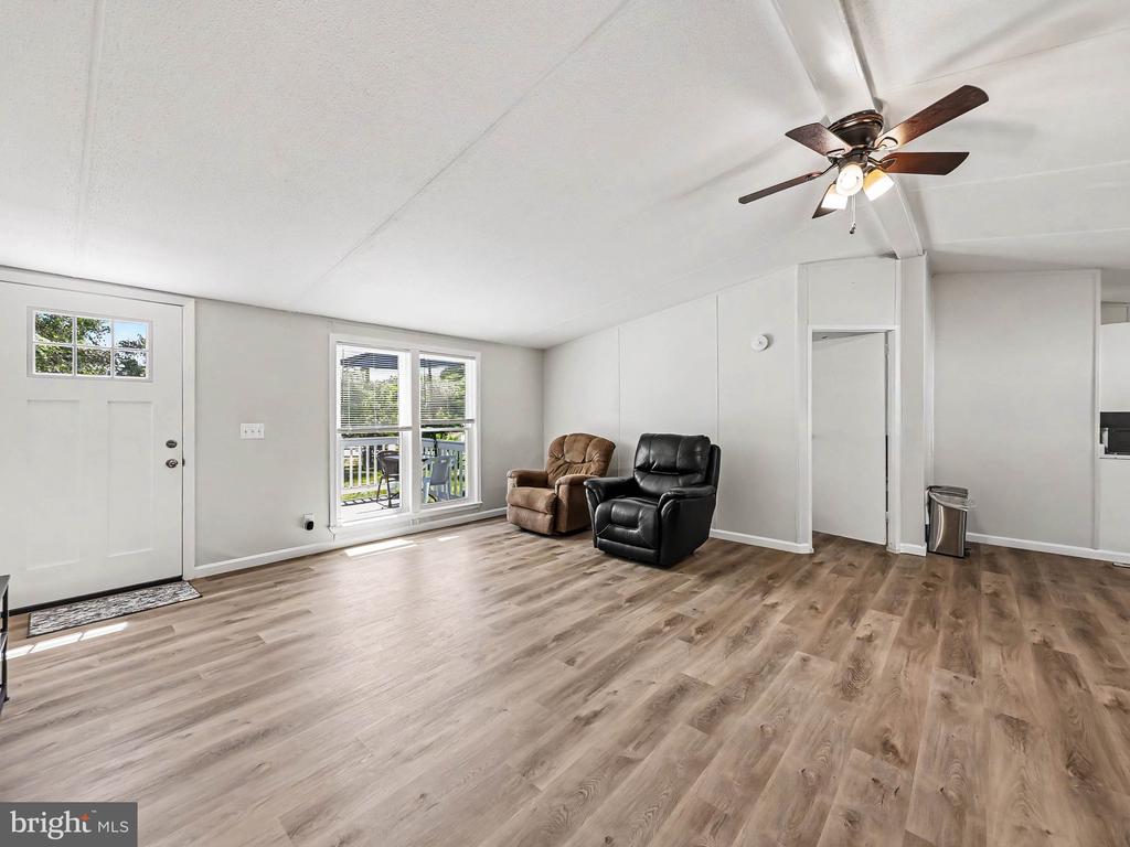 28 CASTLE CT