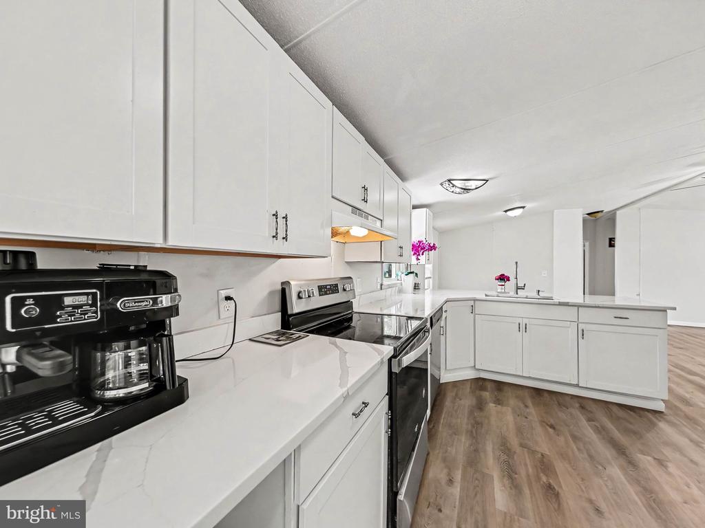 28 CASTLE CT