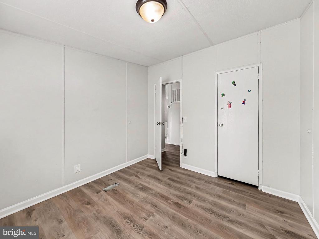 28 CASTLE CT
