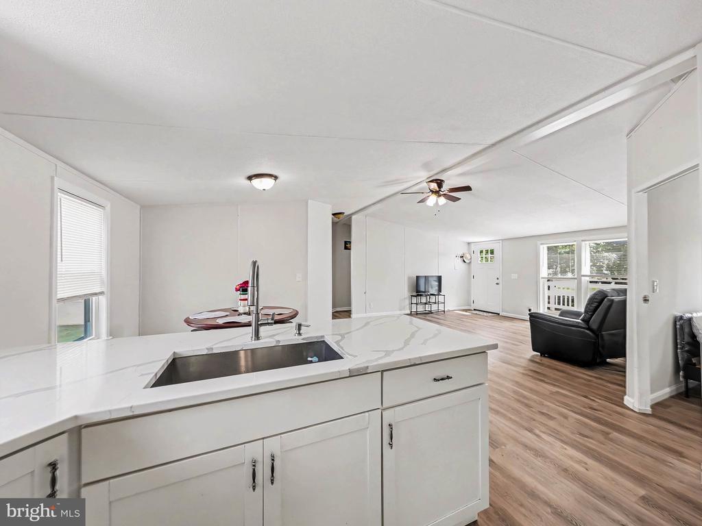 28 CASTLE CT