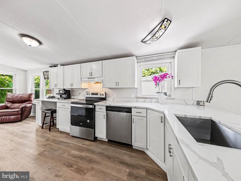 28 CASTLE CT