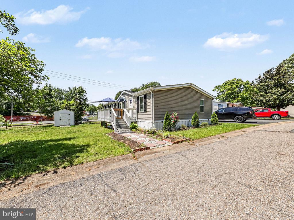 28 CASTLE CT