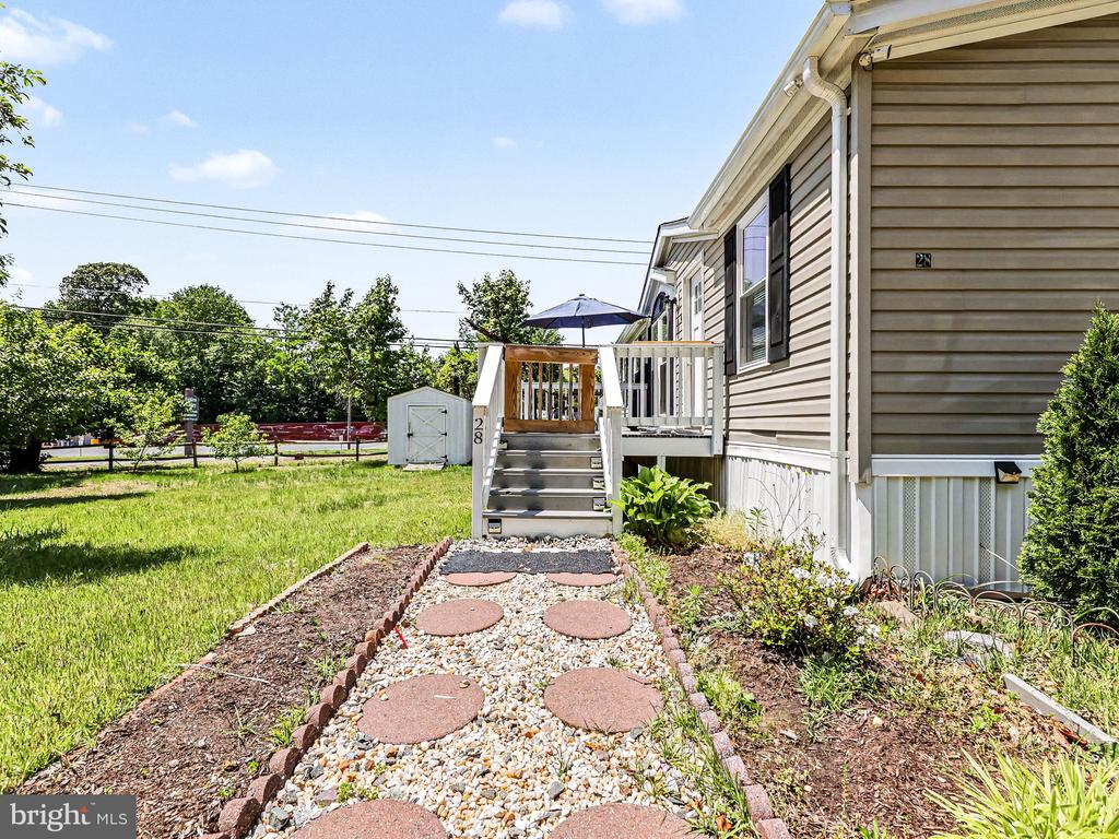 28 CASTLE CT