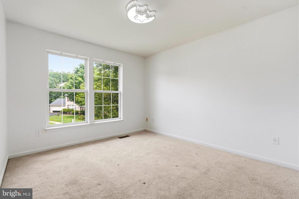 33 JADE DRIVE