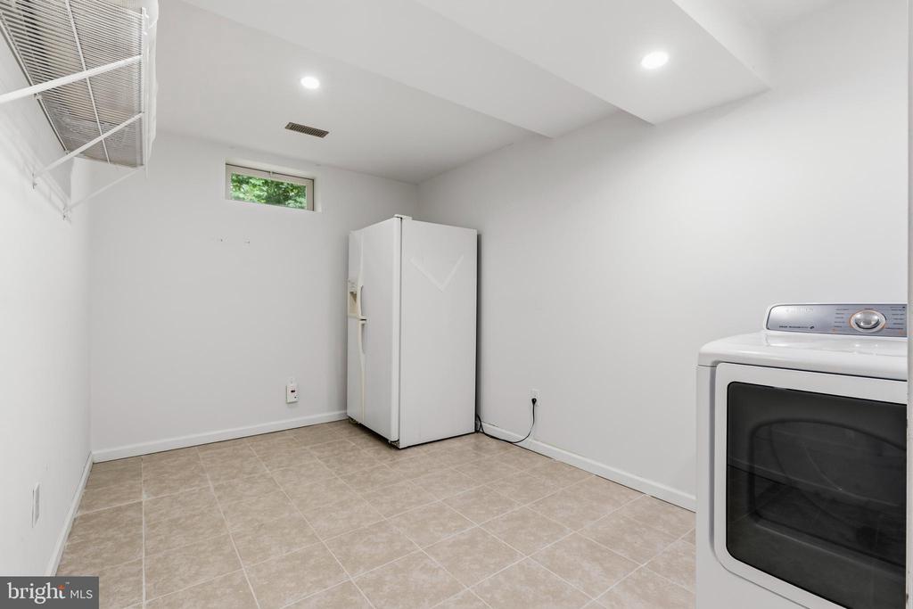 33 JADE DRIVE