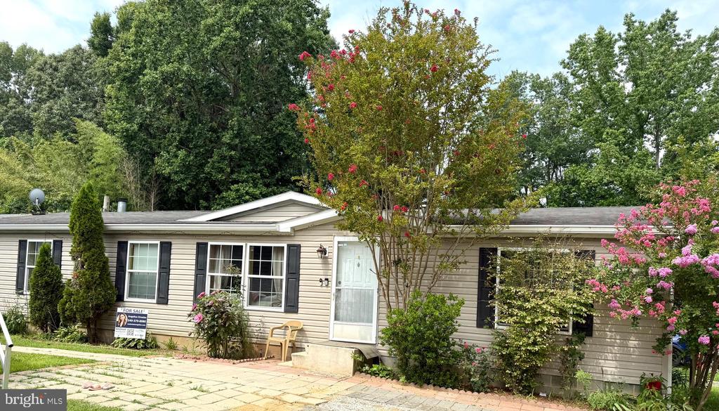 5 GARDEN LN