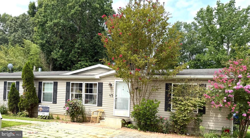 5 GARDEN LN