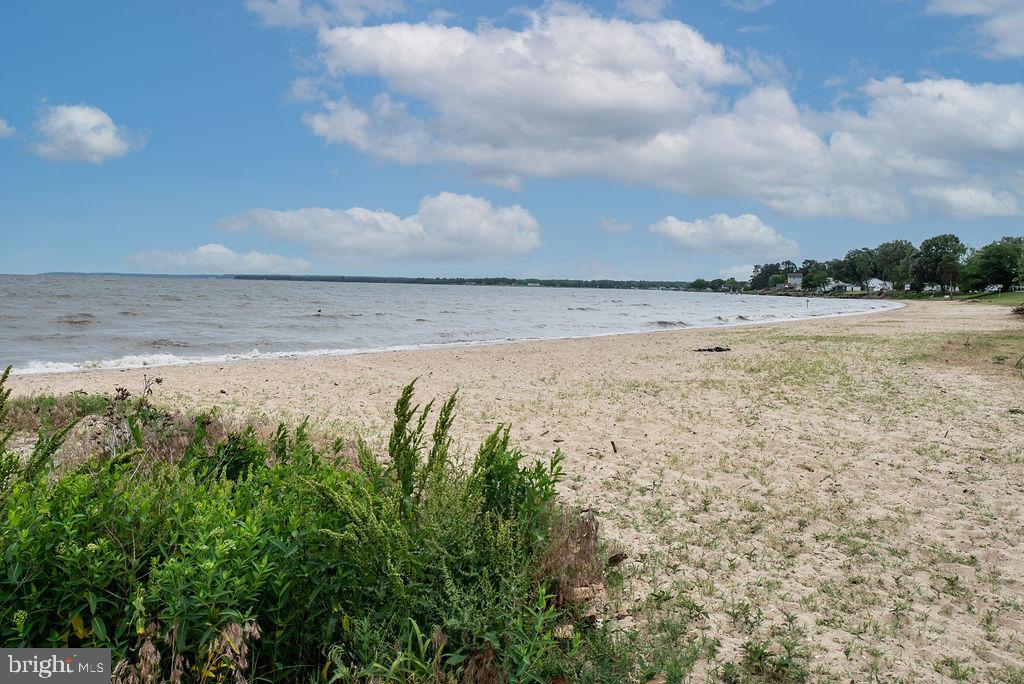 881 SHORE DRIVE
