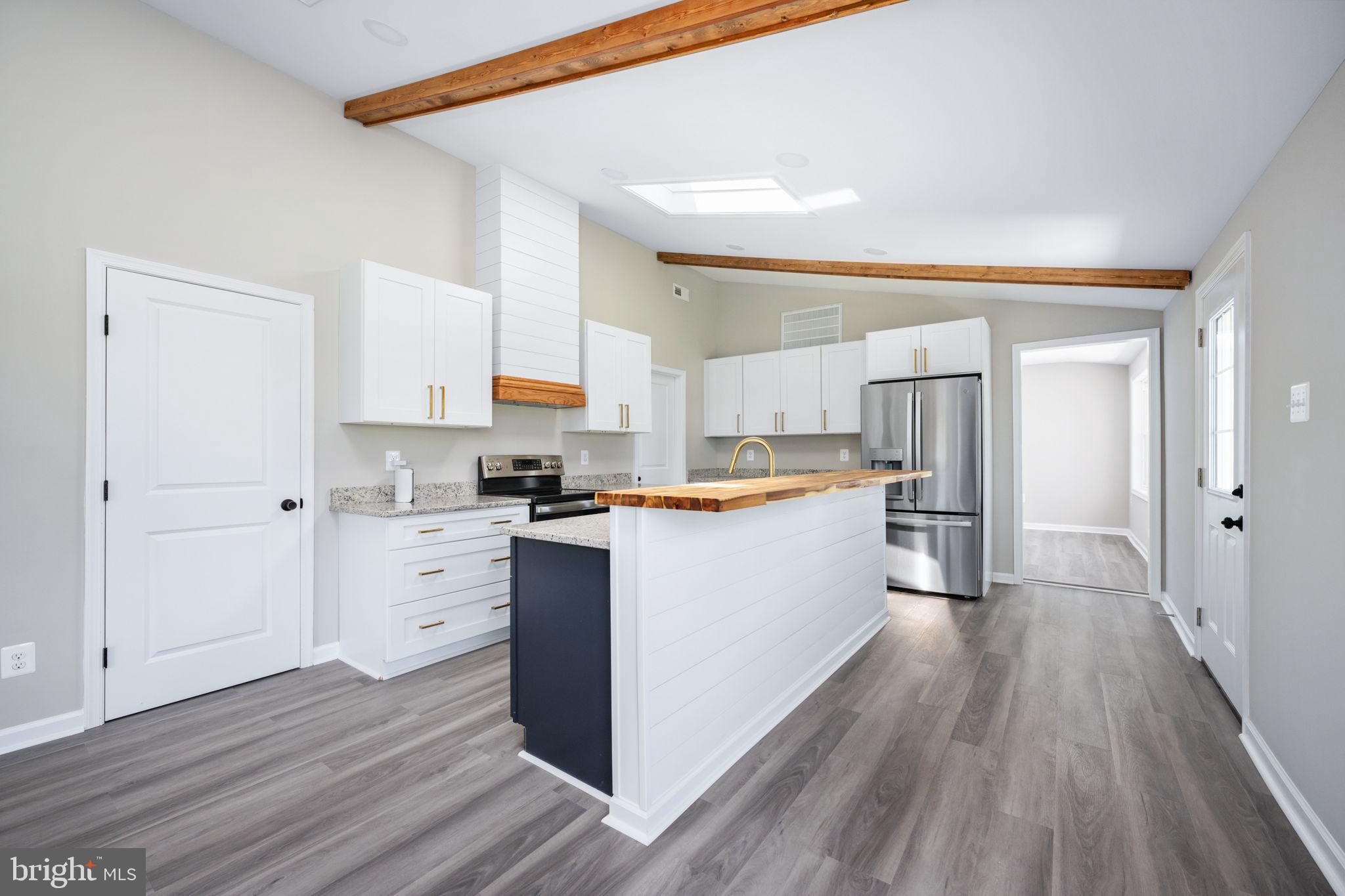 881 SHORE DRIVE