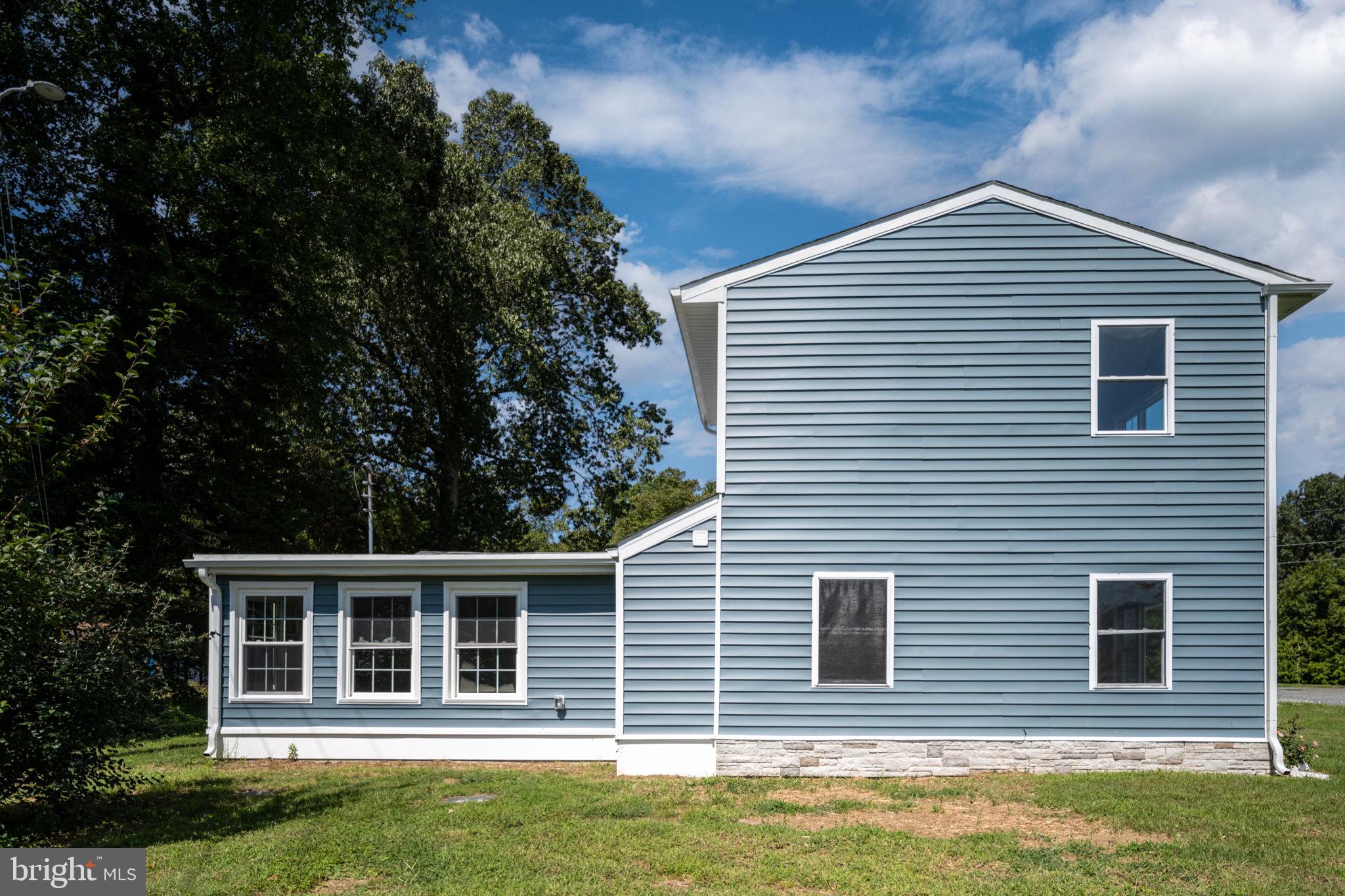 881 SHORE DRIVE