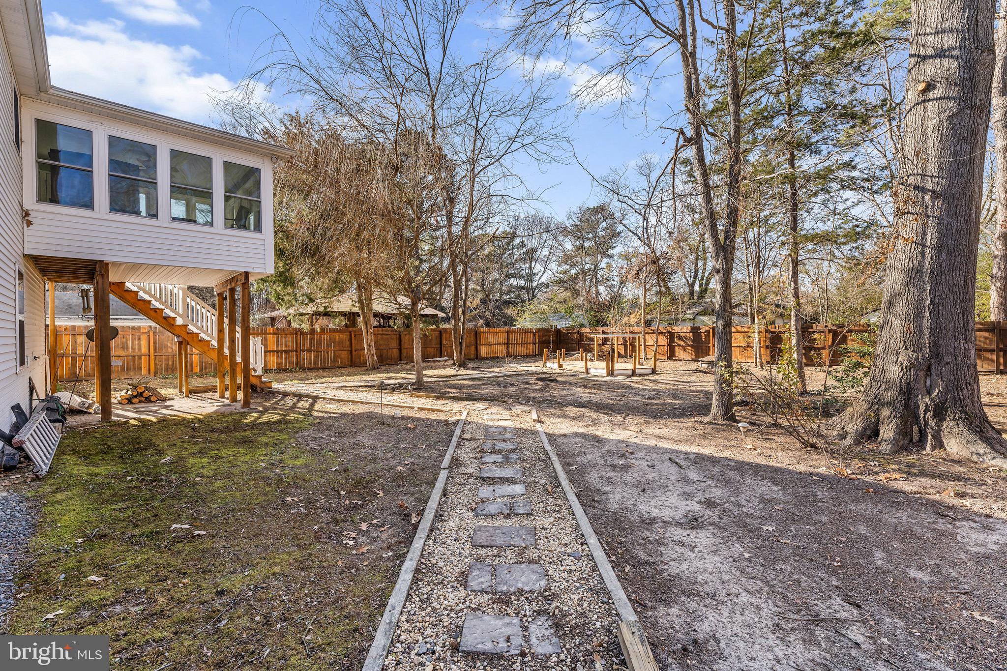 1233 HOLLY VISTA DRIVE