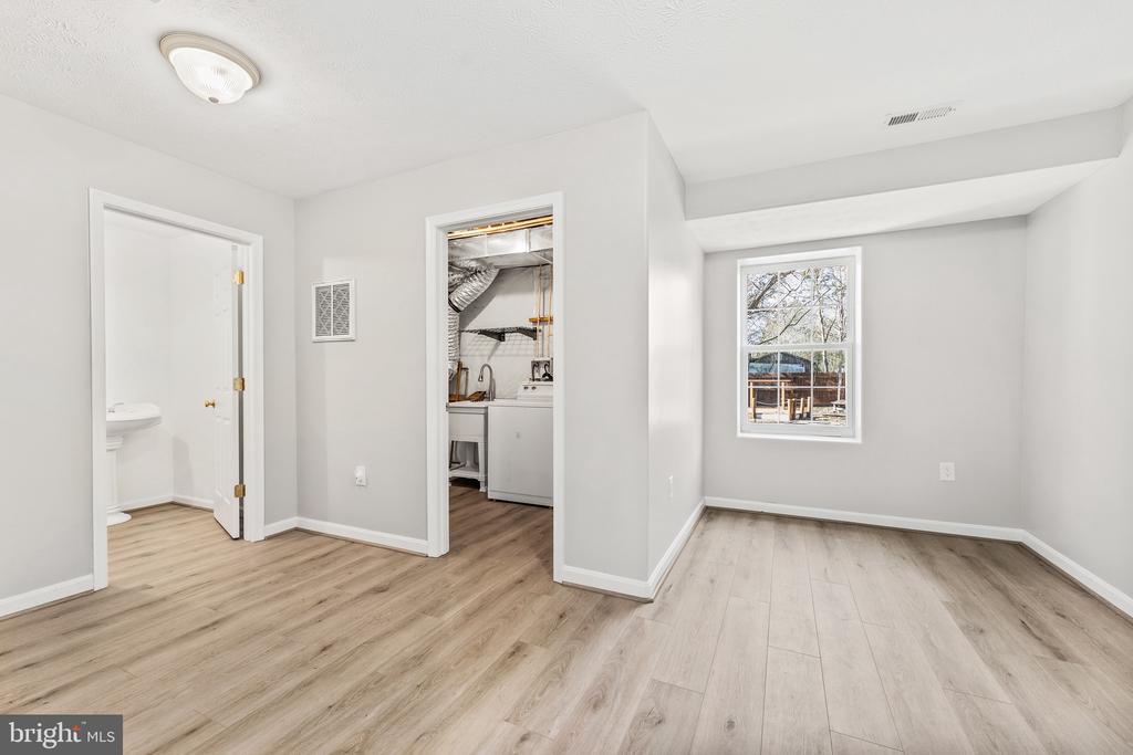 1233 HOLLY VISTA DRIVE