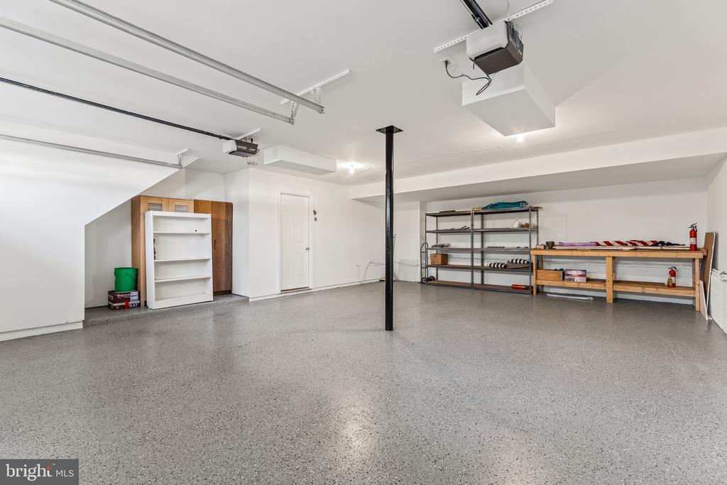 1233 HOLLY VISTA DRIVE