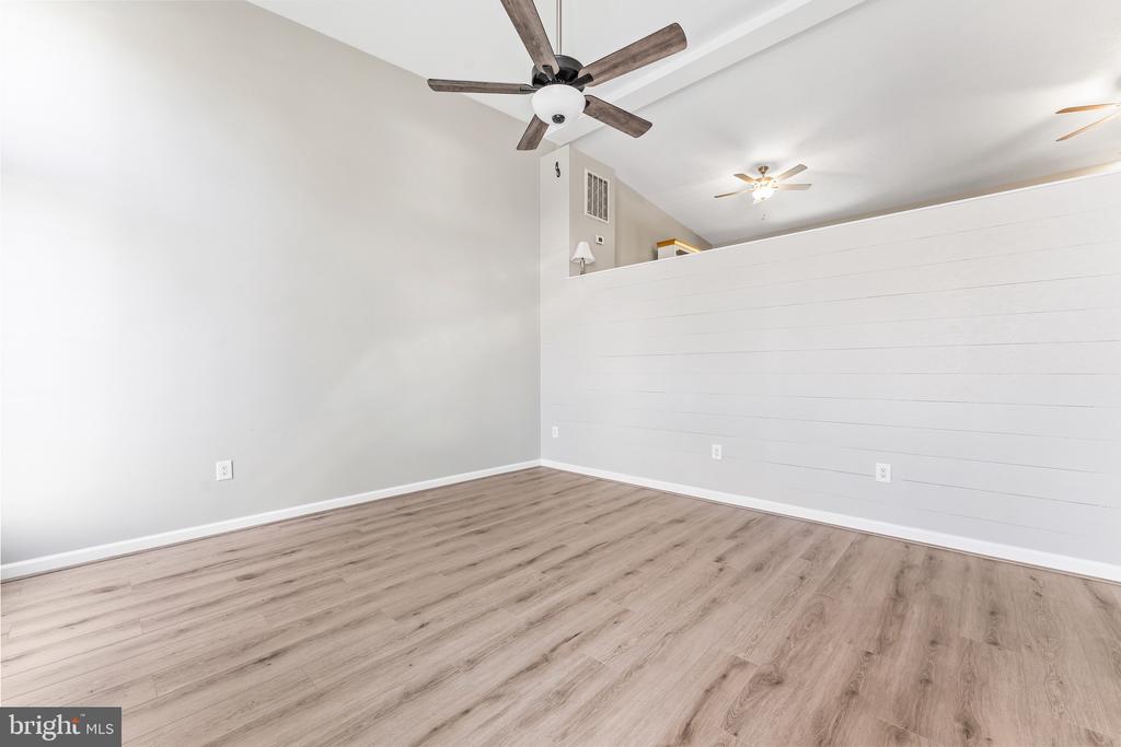 1233 HOLLY VISTA DRIVE