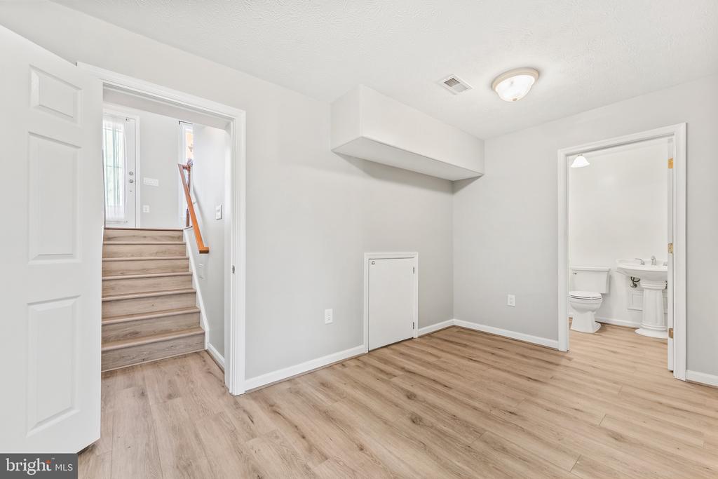 1233 HOLLY VISTA DRIVE