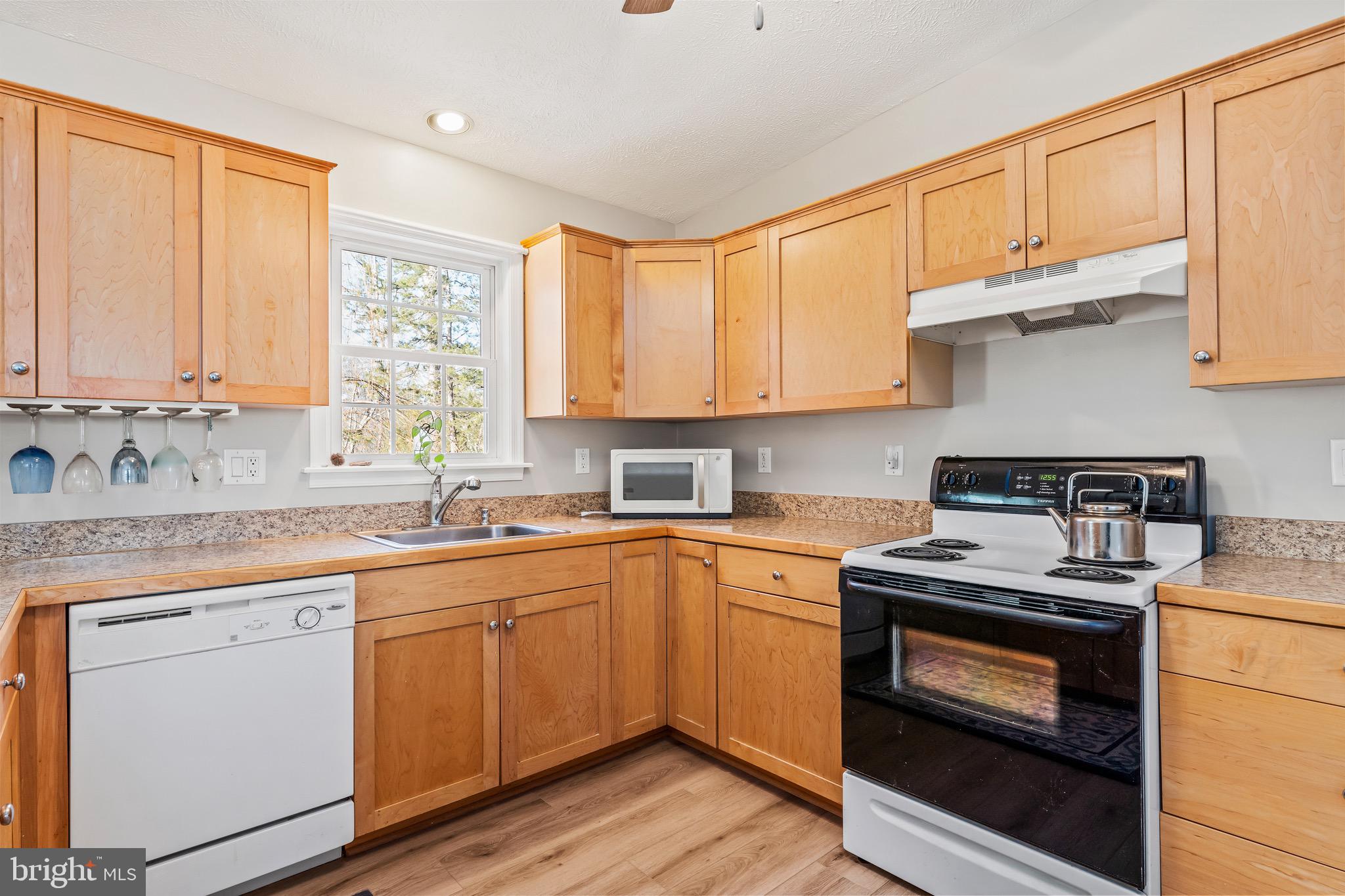 1233 HOLLY VISTA DRIVE