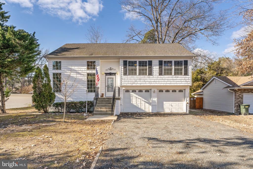 1233 HOLLY VISTA DRIVE