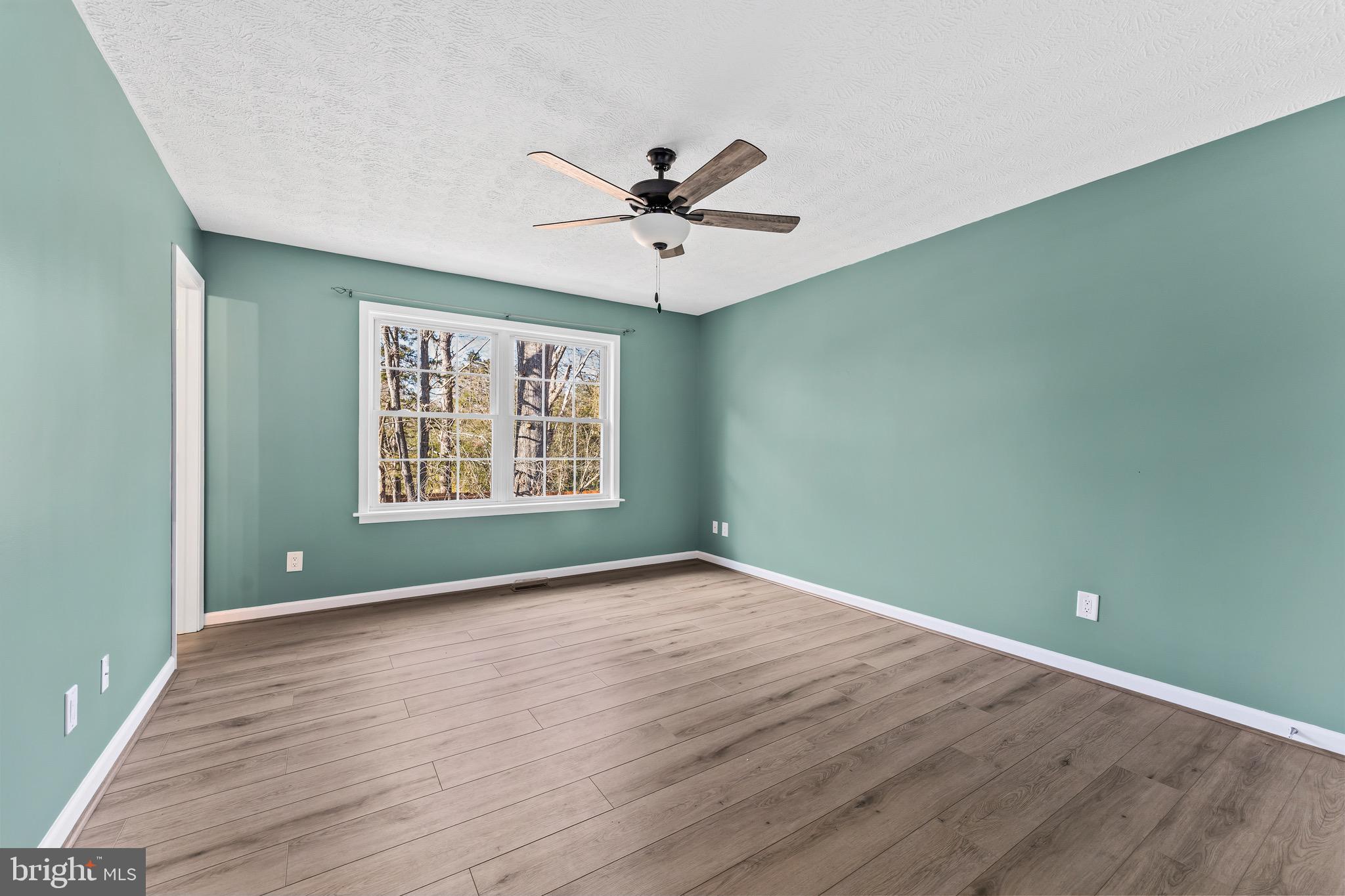 1233 HOLLY VISTA DRIVE