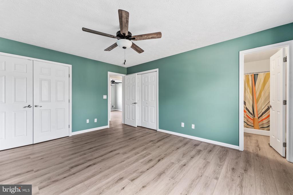 1233 HOLLY VISTA DRIVE