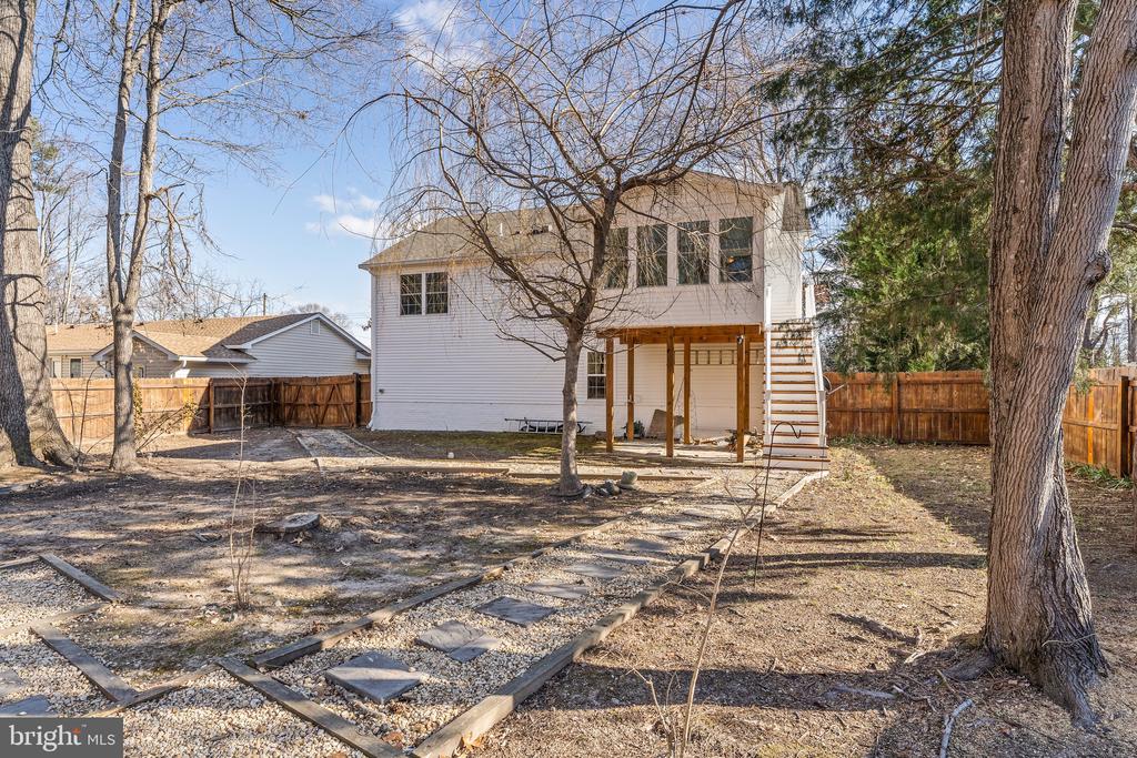 1233 HOLLY VISTA DRIVE