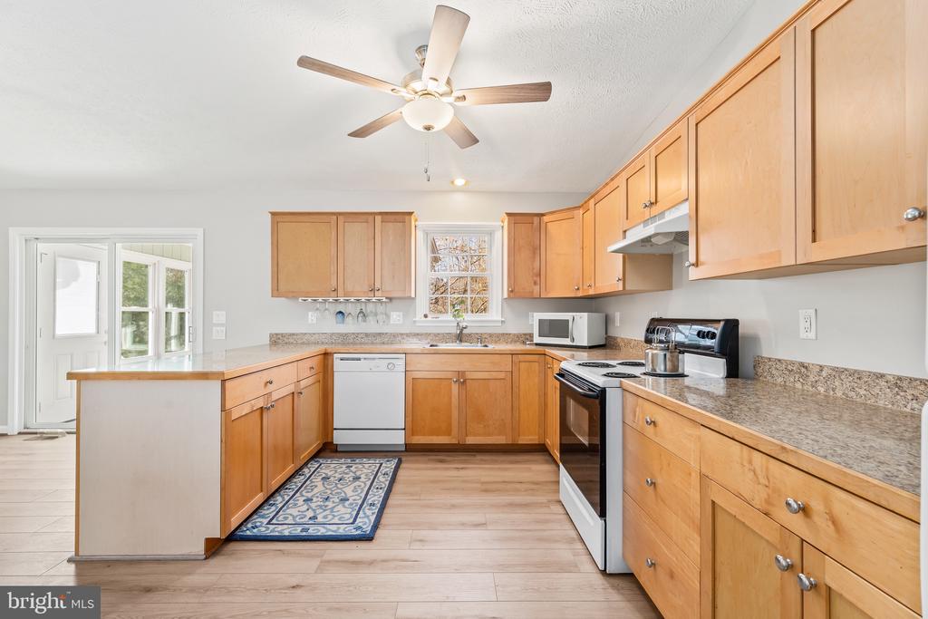 1233 HOLLY VISTA DRIVE