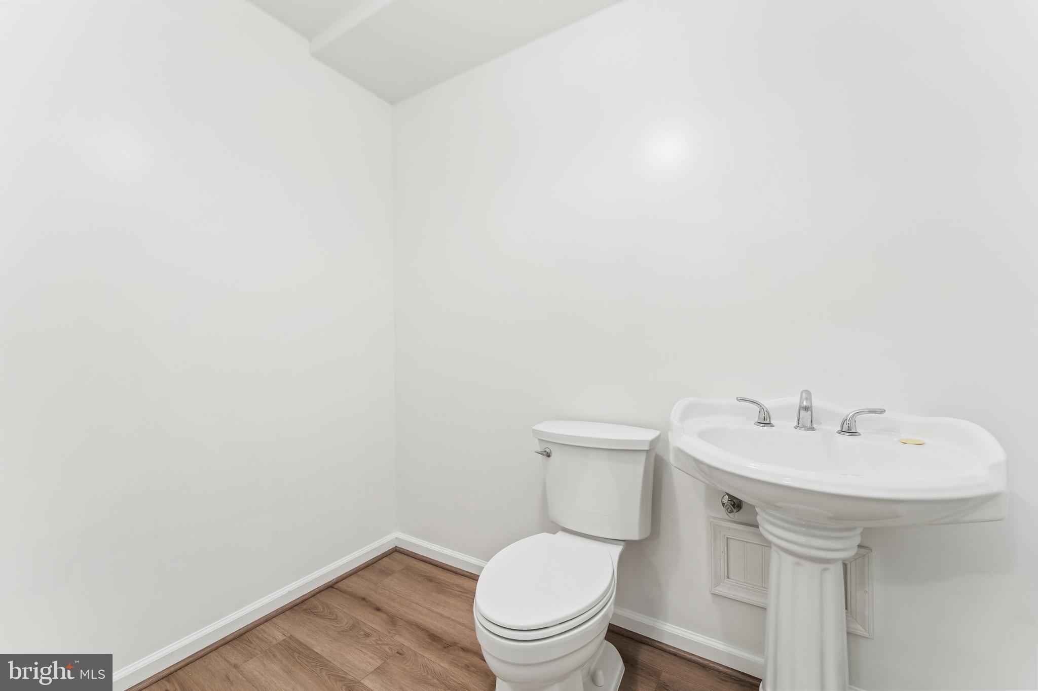 1233 HOLLY VISTA DRIVE