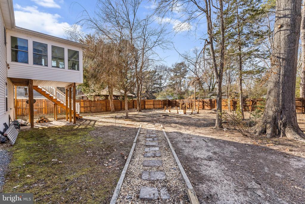 1233 HOLLY VISTA DRIVE