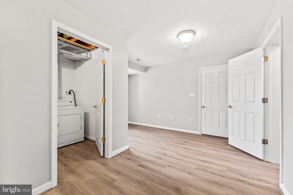 1233 HOLLY VISTA DRIVE