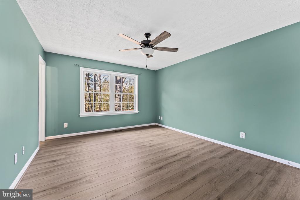 1233 HOLLY VISTA DRIVE
