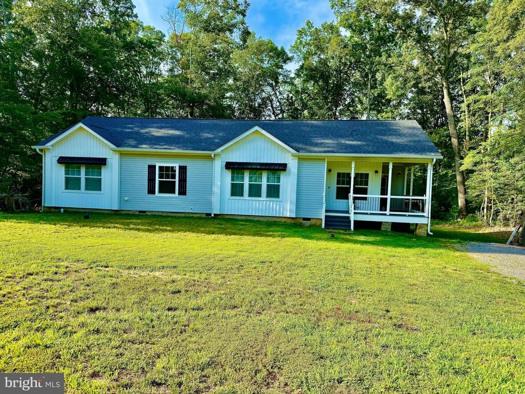 76 POPLAR LN