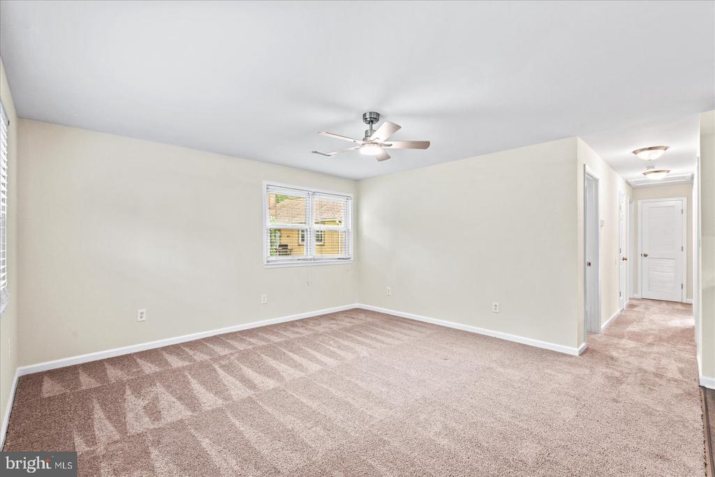 218 CIRCLE LANE