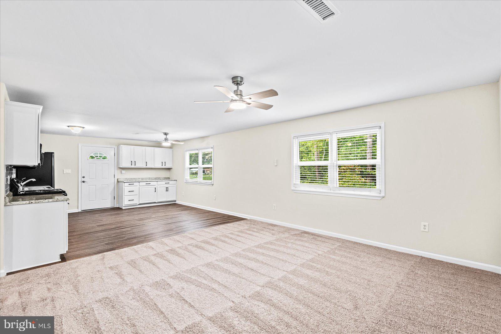 218 CIRCLE LANE