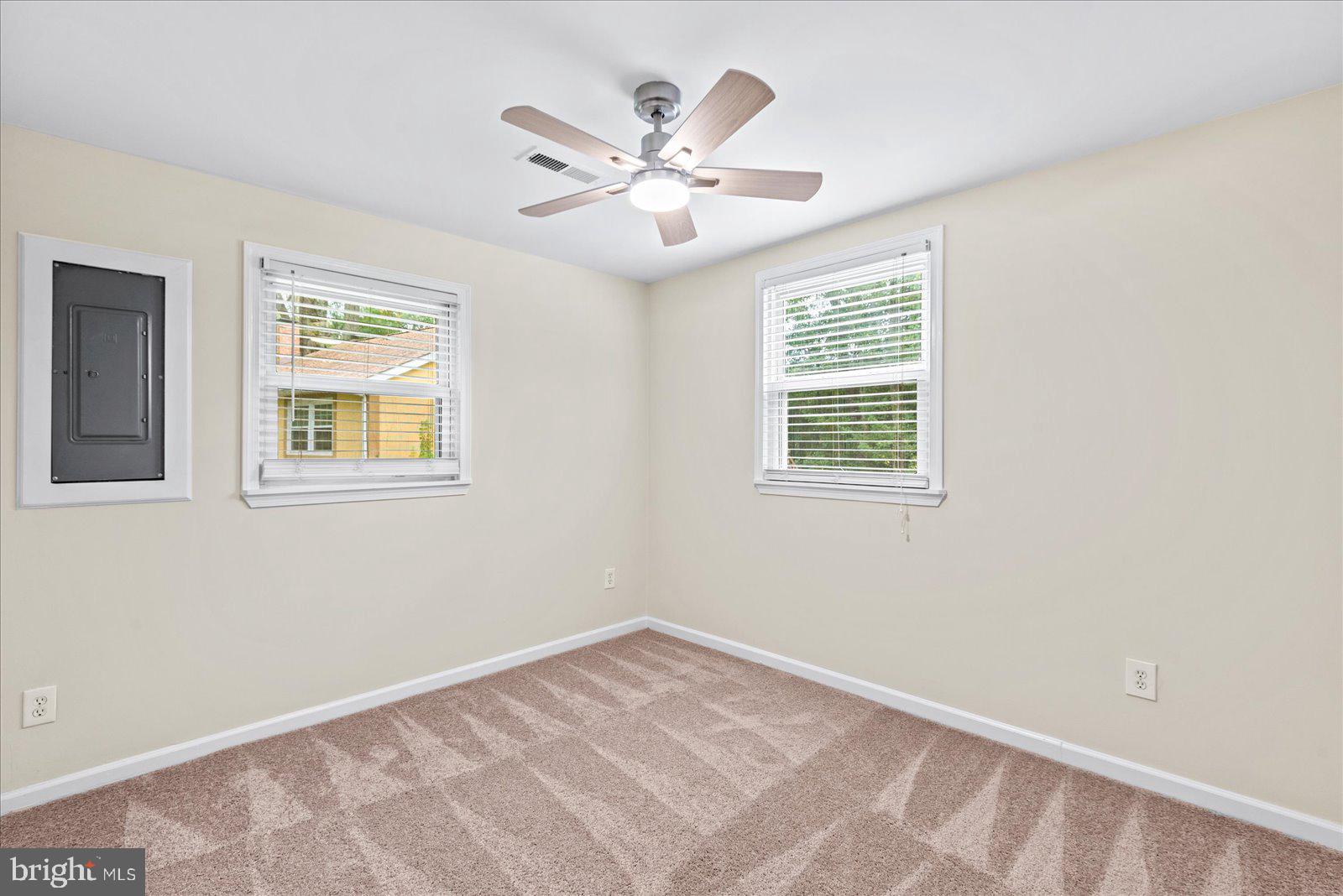 218 CIRCLE LANE