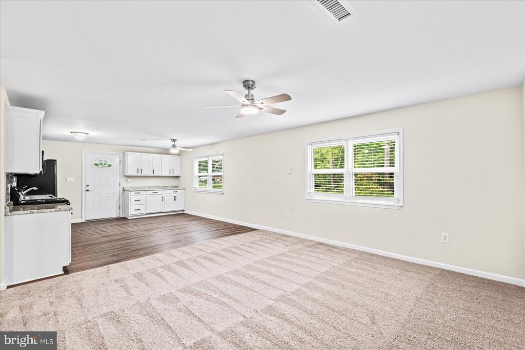 218 CIRCLE LANE