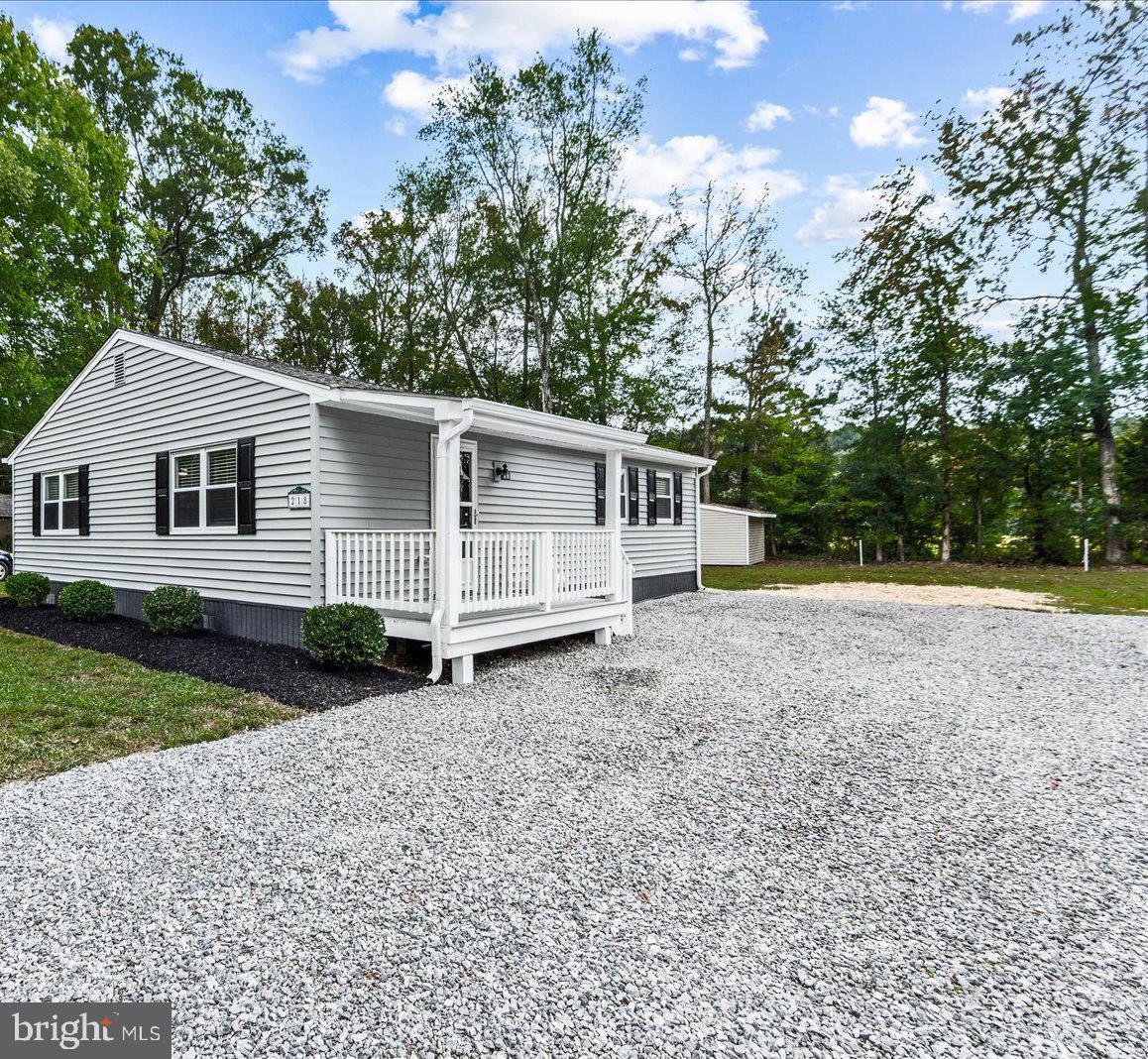 218 CIRCLE LANE