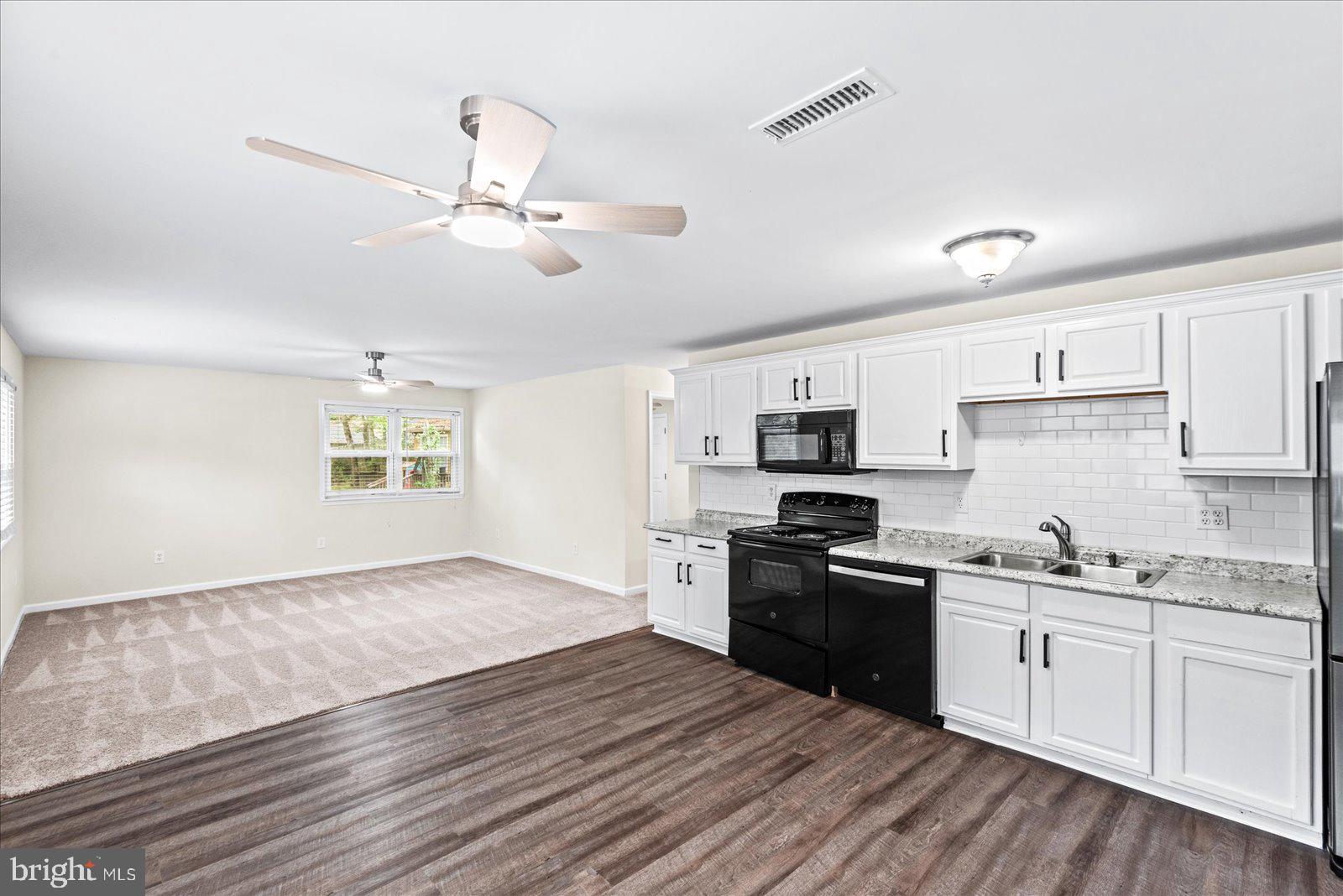 218 CIRCLE LANE