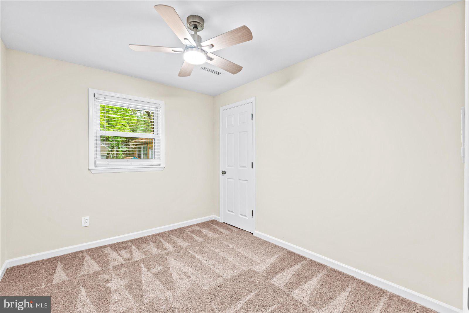 218 CIRCLE LANE