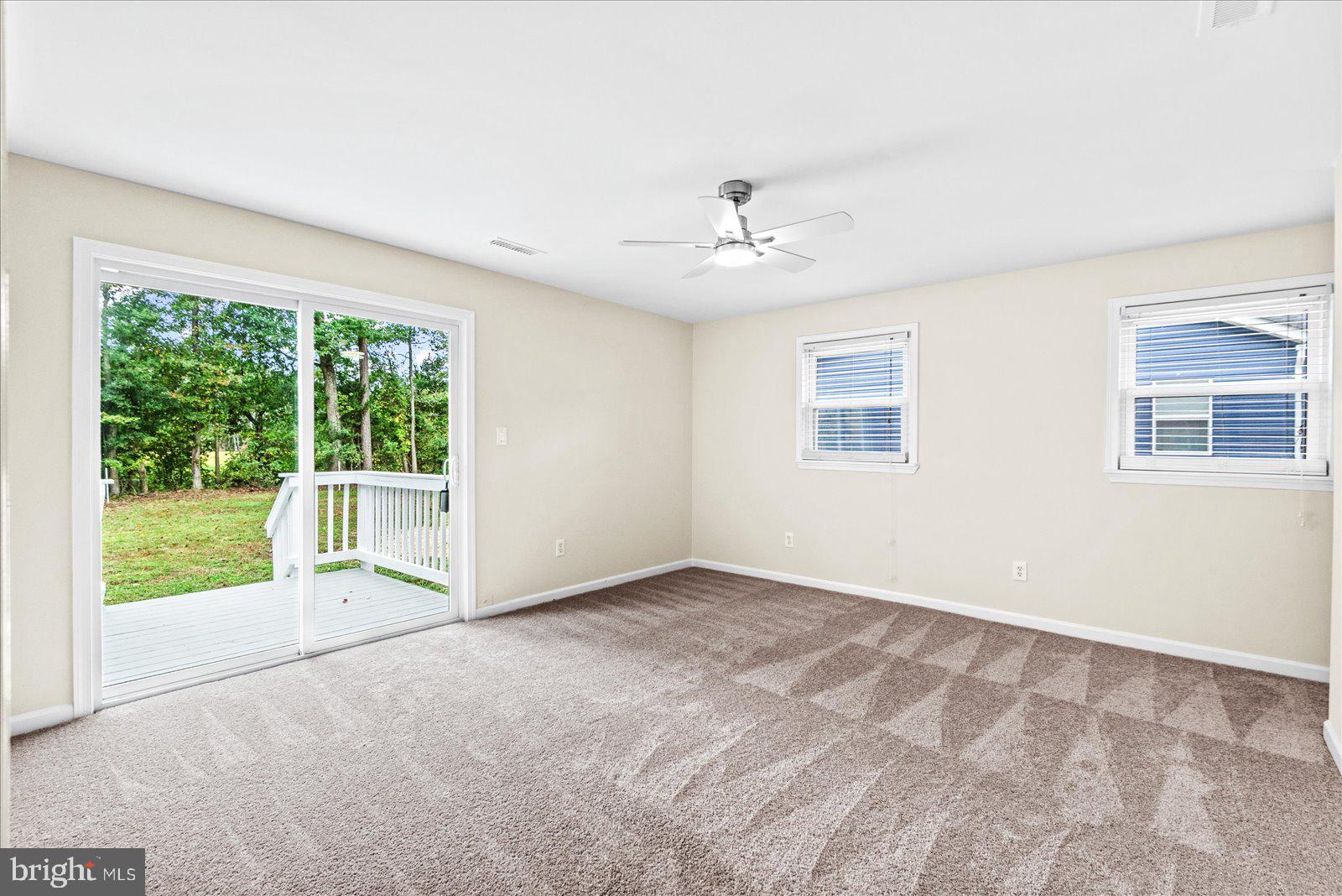 218 CIRCLE LANE