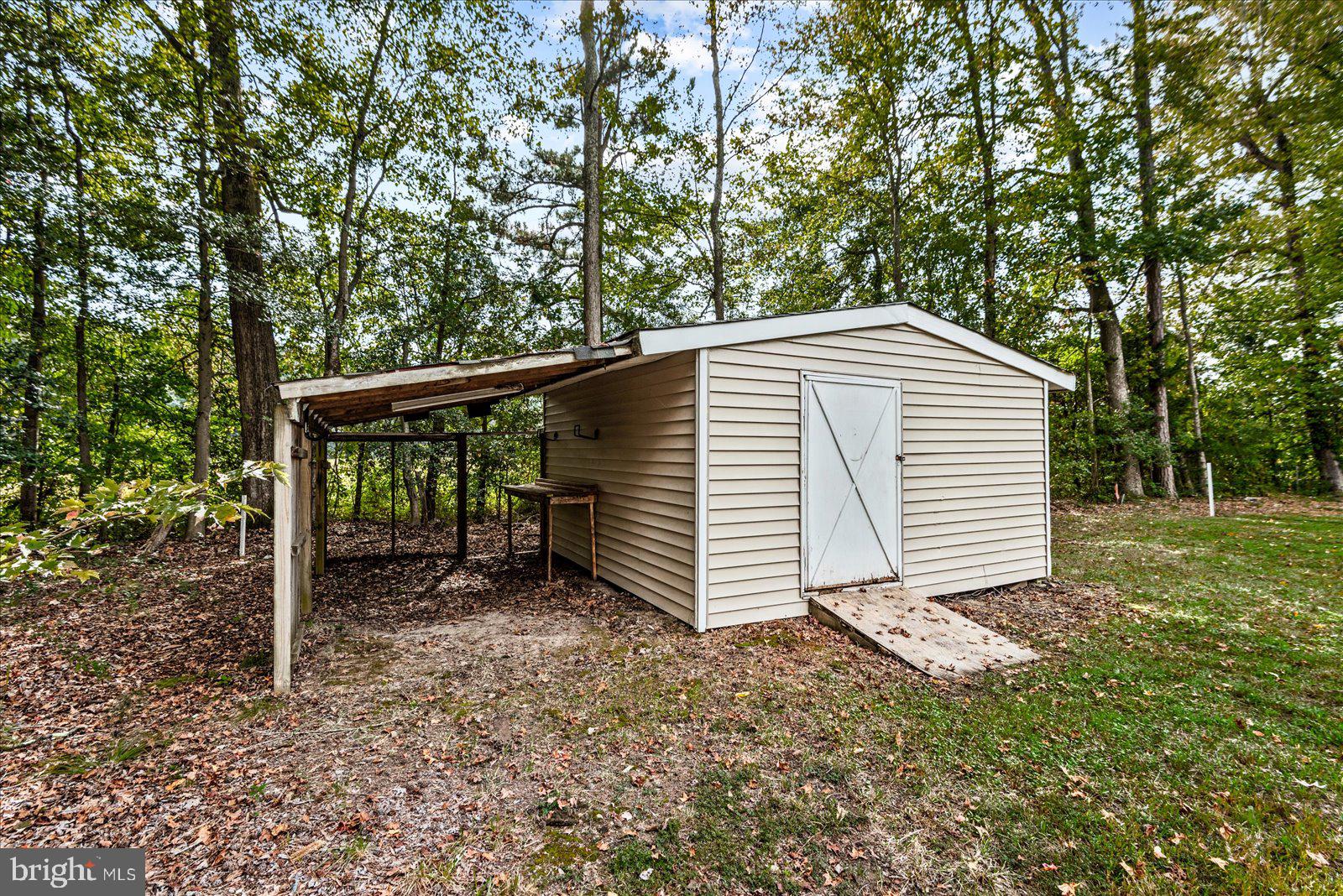 218 CIRCLE LANE