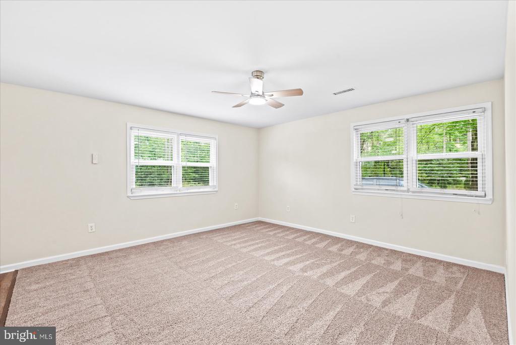 218 CIRCLE LANE