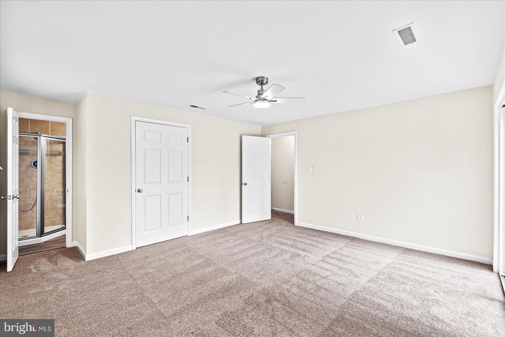 218 CIRCLE LANE