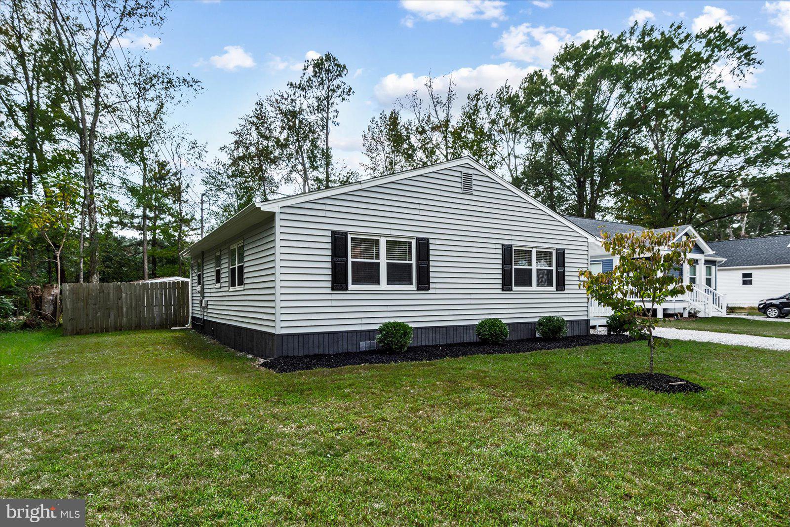 218 CIRCLE LANE