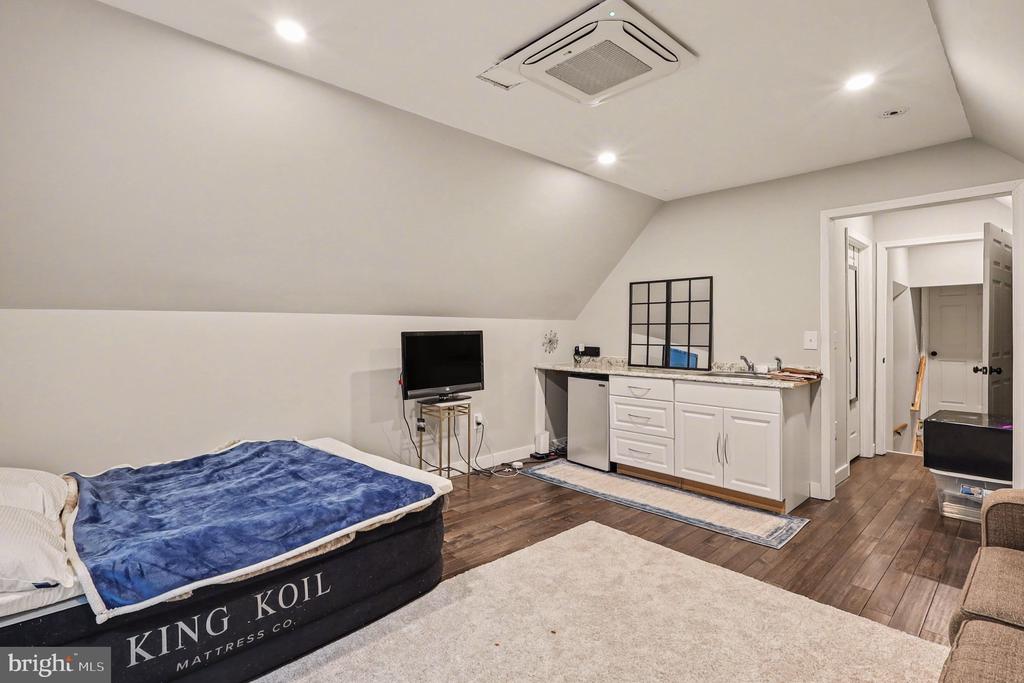 3684 ROCKLAND ROAD