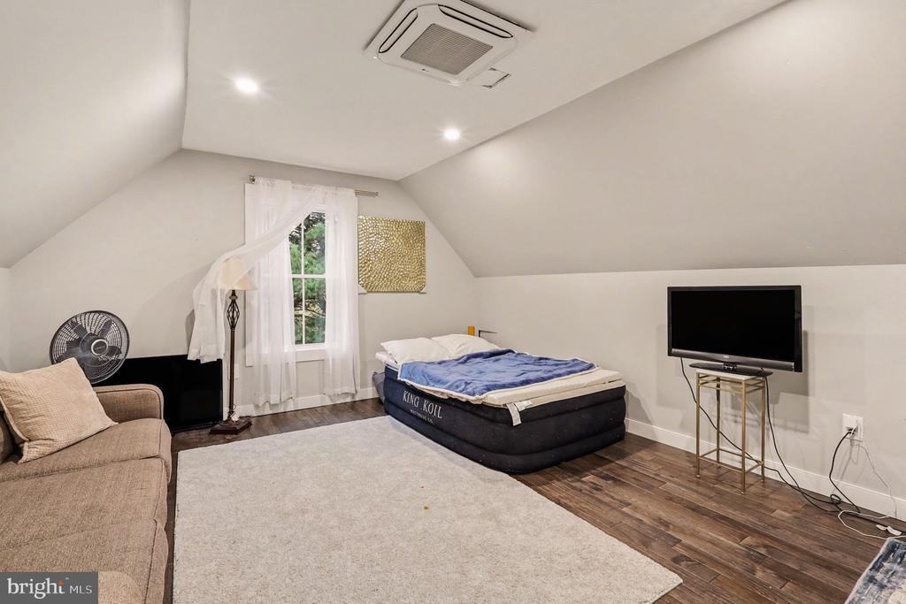 3684 ROCKLAND ROAD
