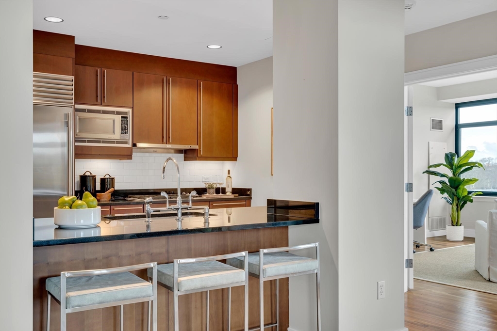 2400 Beacon St Unit: PH608
