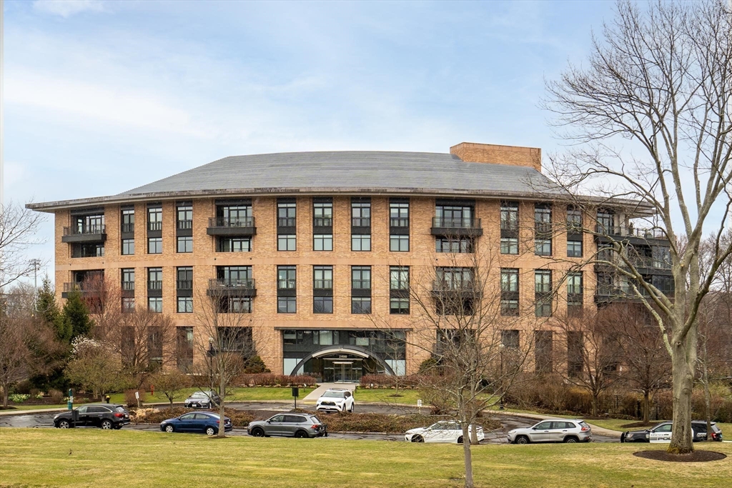 2400 Beacon St Unit: PH608