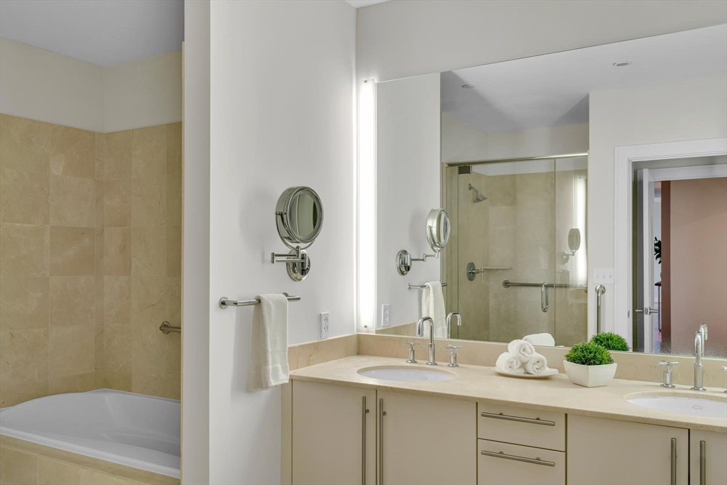 2400 Beacon St Unit: PH608