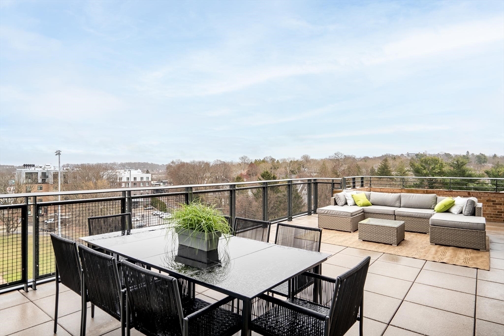 2400 Beacon St Unit: PH608