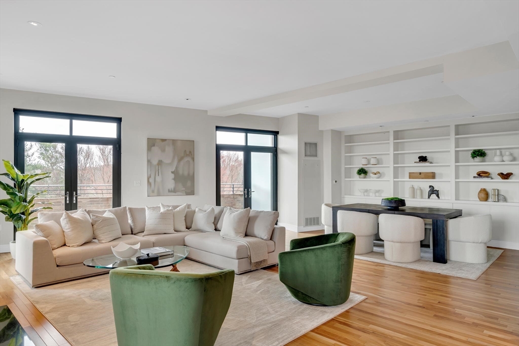 2400 Beacon St Unit: PH608